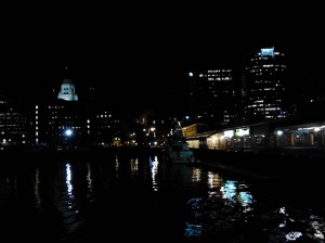 Halifax bei Nacht vom Boot aus